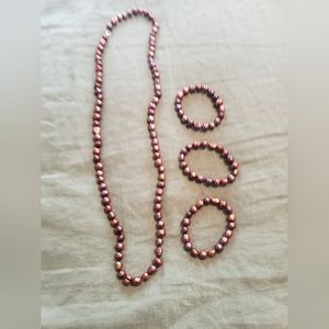 Freshwater Pearls necklace and bracelets